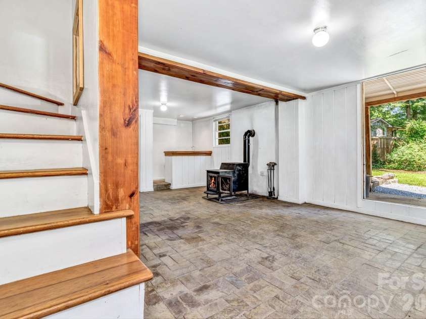 907 Blue Ridge Road, East Flat Rock, NC 28726.  MLS# CAR4394923, YatesRealty ID 31233. 