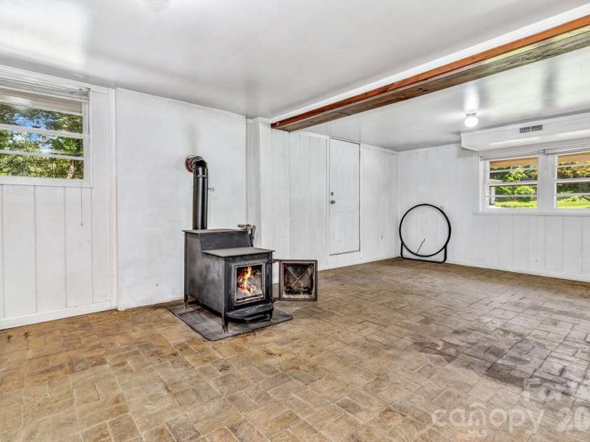 907 Blue Ridge Road, East Flat Rock, NC 28726.  MLS# CAR4394923, YatesRealty ID 31233. 