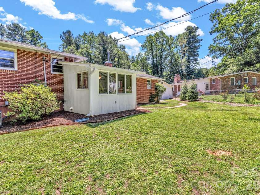 907 Blue Ridge Road, East Flat Rock, NC 28726.  MLS# CAR4394923, YatesRealty ID 31233. 