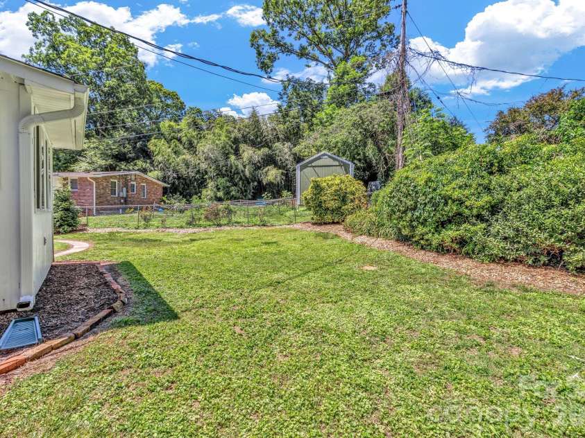 907 Blue Ridge Road, East Flat Rock, NC 28726.  MLS# CAR4394923, YatesRealty ID 31233. 