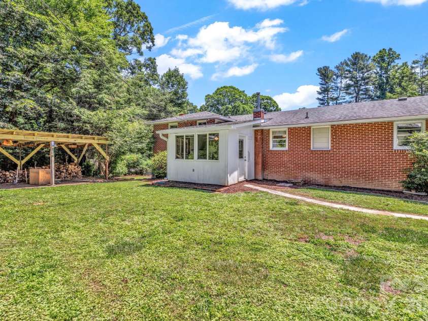 907 Blue Ridge Road, East Flat Rock, NC 28726.  MLS# CAR4394923, YatesRealty ID 31233. 