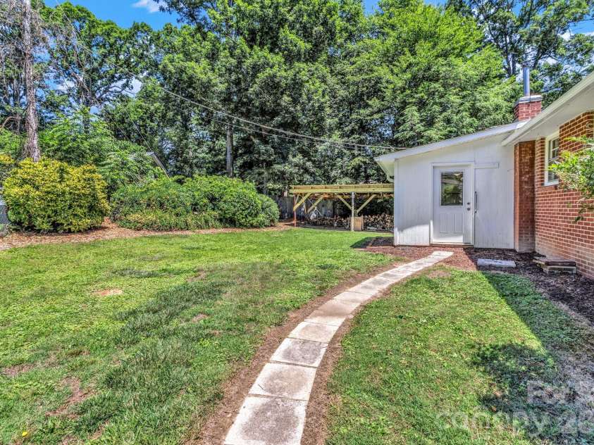 907 Blue Ridge Road, East Flat Rock, NC 28726.  MLS# CAR4394923, YatesRealty ID 31233. 