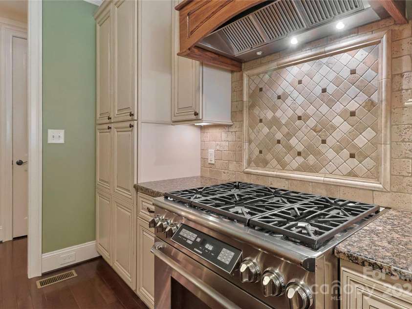 3229 Broadmoor Drive, Statesville, NC 28625.  MLS# CAR4274215, YatesRealty ID 31235. 