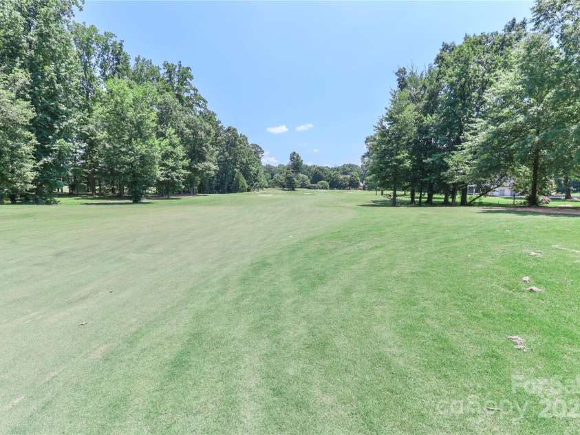 3229 Broadmoor Drive, Statesville, NC 28625.  MLS# CAR4274215, YatesRealty ID 31235. 