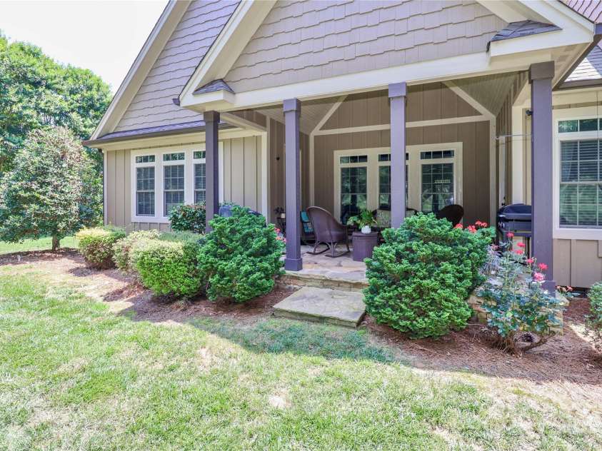 3229 Broadmoor Drive, Statesville, NC 28625.  MLS# CAR4274215, YatesRealty ID 31235. 