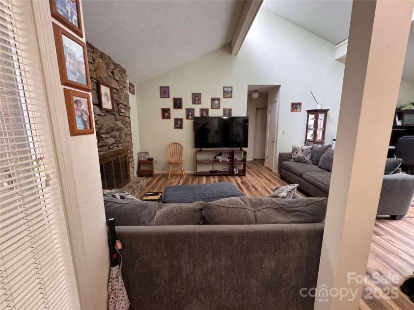 15 Golden Oaks Lane, Fletcher, NC 28732.  MLS# CAR4284420, YatesRealty ID 31238. 