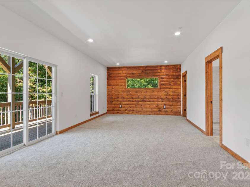 3393 El Miner Drive, Mars Hill, NC 28754.  MLS# CAR4184515, YatesRealty ID 3124. Large open flex space, bedroom, family/game room.