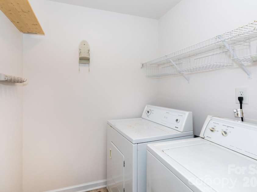 3959 Picasso Court, Charlotte, NC 28205.  MLS# CAR4301554, YatesRealty ID 3124. 