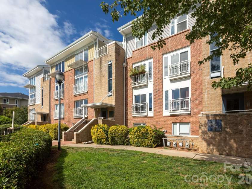 3959 Picasso Court, Charlotte, NC 28205.  MLS# CAR4301554, YatesRealty ID 3124. 
