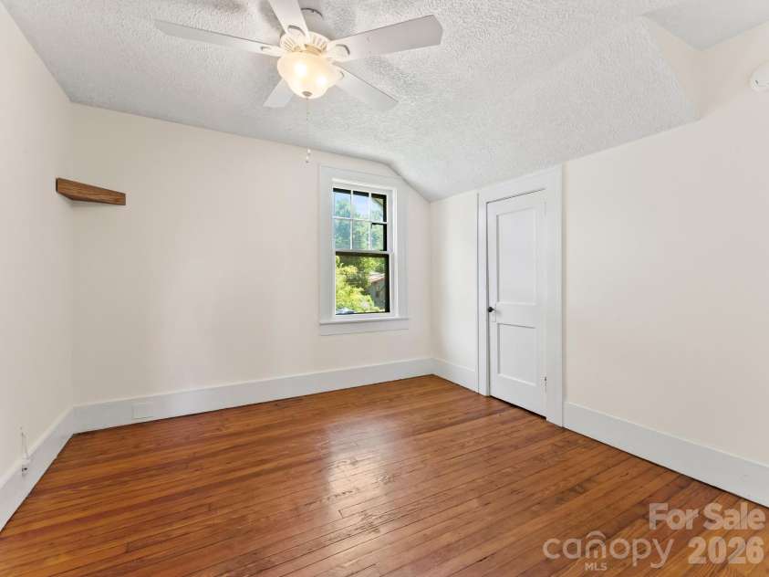 102 Courtland Avenue, Asheville, NC 28801.  MLS# CAR4390335, YatesRealty ID 31240. 1st Bedroom