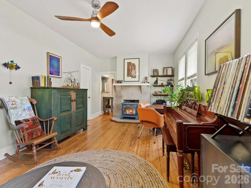 102 Courtland Avenue, Asheville, NC 28801.  MLS# CAR4390335, YatesRealty ID 31240. 