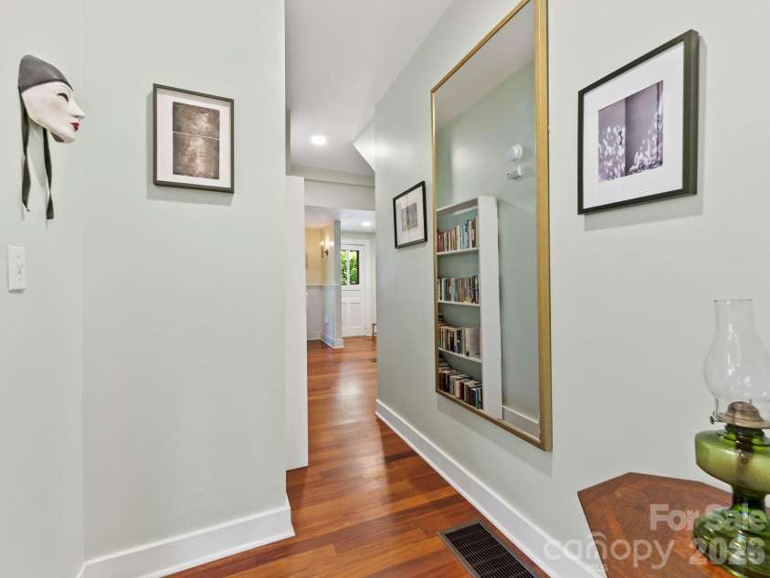 102 Courtland Avenue, Asheville, NC 28801.  MLS# CAR4390335, YatesRealty ID 31240. 