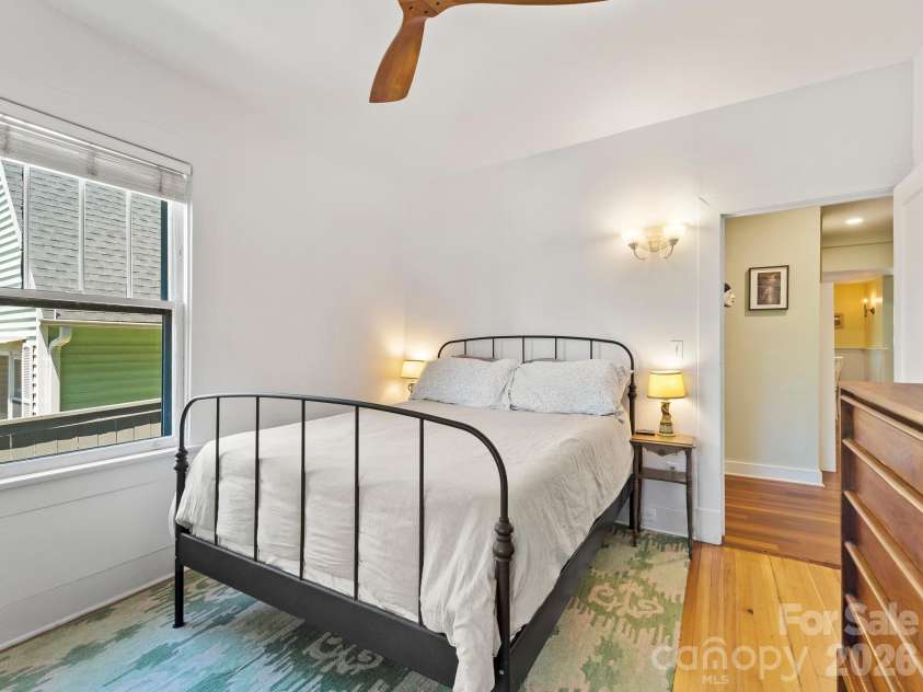102 Courtland Avenue, Asheville, NC 28801.  MLS# CAR4390335, YatesRealty ID 31240. 
