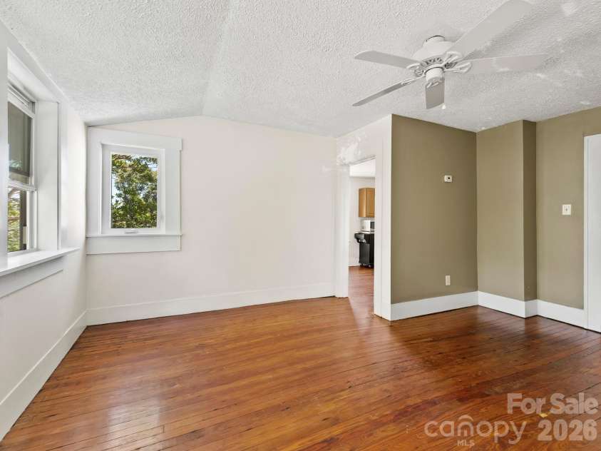 102 Courtland Avenue, Asheville, NC 28801.  MLS# CAR4390335, YatesRealty ID 31240. Beautiful Hardwood Floors