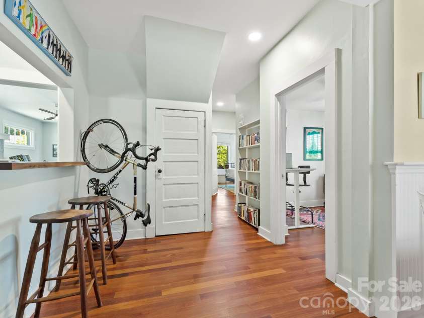 102 Courtland Avenue, Asheville, NC 28801.  MLS# CAR4390335, YatesRealty ID 31240. Breakfast Bar 