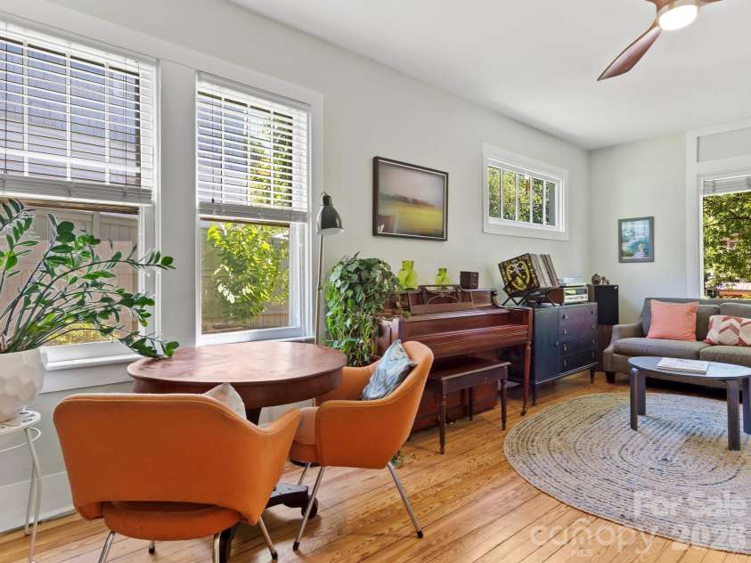 102 Courtland Avenue, Asheville, NC 28801.  MLS# CAR4390335, YatesRealty ID 31240. Bright and Spacious