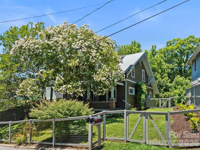102 Courtland Avenue, Asheville, NC 28801.  MLS# CAR4390335, YatesRealty ID 31240. Fenced Yard!
