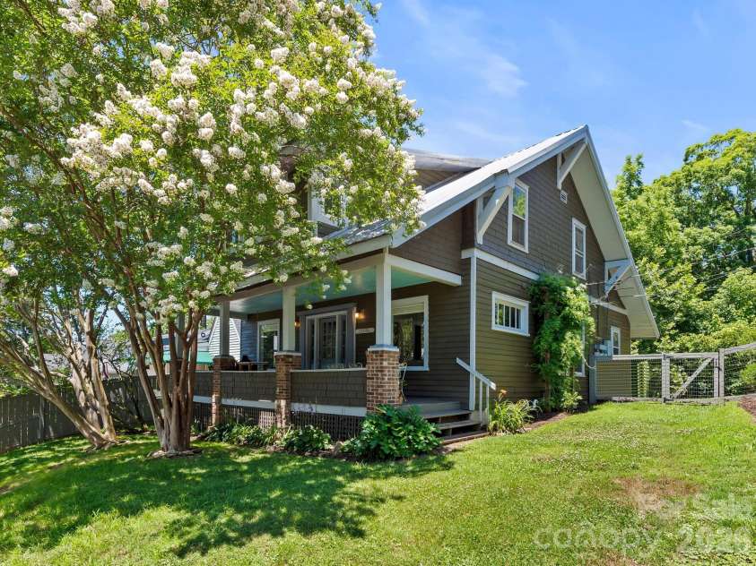 102 Courtland Avenue, Asheville, NC 28801.  MLS# CAR4390335, YatesRealty ID 31240. In the Heart of Montford