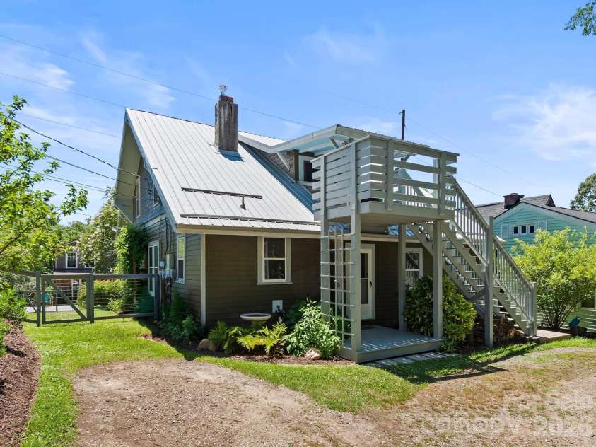 102 Courtland Avenue, Asheville, NC 28801.  MLS# CAR4390335, YatesRealty ID 31240. Parking and Entrance In Back