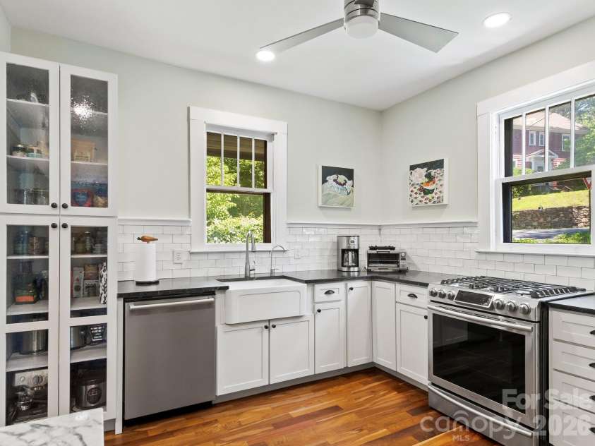 102 Courtland Avenue, Asheville, NC 28801.  MLS# CAR4390335, YatesRealty ID 31240. Upgraded Kitchen with Gas Range