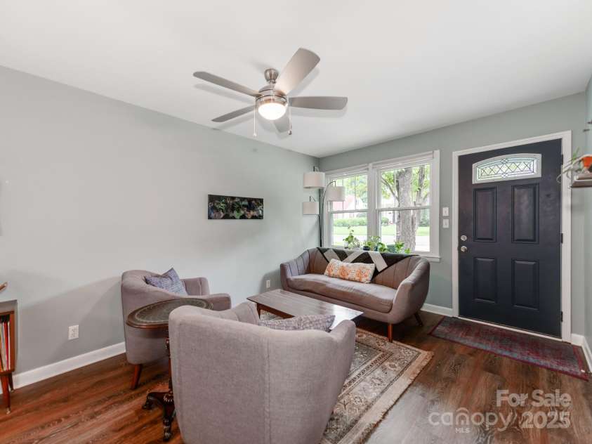 1709 Dallas Avenue, Charlotte, NC 28205.  MLS# CAR4285907, YatesRealty ID 31241. 
