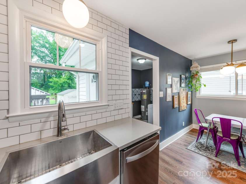 1709 Dallas Avenue, Charlotte, NC 28205.  MLS# CAR4285907, YatesRealty ID 31241. 