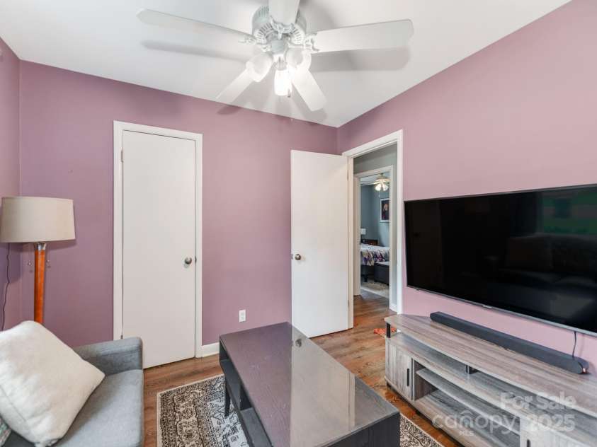 1709 Dallas Avenue, Charlotte, NC 28205.  MLS# CAR4285907, YatesRealty ID 31241. 