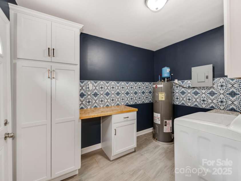 1709 Dallas Avenue, Charlotte, NC 28205.  MLS# CAR4285907, YatesRealty ID 31241. 