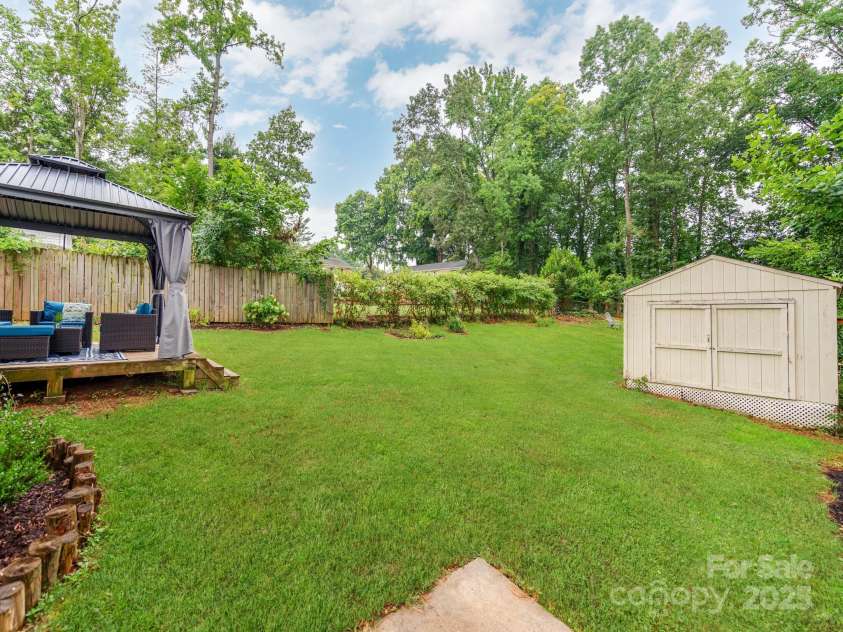 1709 Dallas Avenue, Charlotte, NC 28205.  MLS# CAR4285907, YatesRealty ID 31241. 