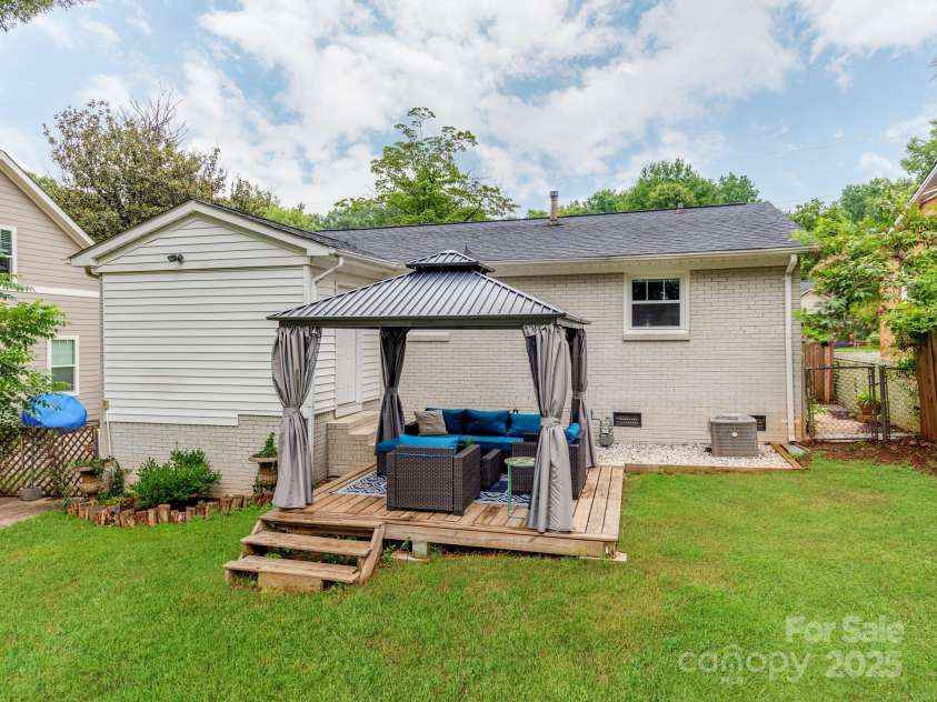 1709 Dallas Avenue, Charlotte, NC 28205.  MLS# CAR4285907, YatesRealty ID 31241. 