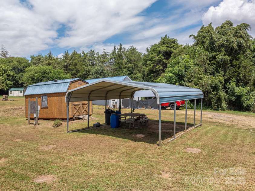 678 Clarks Creek Road, Lincolnton, NC 28092.  MLS# CAR4282349, YatesRealty ID 31242. 678 Clarks Creek Rd Carport