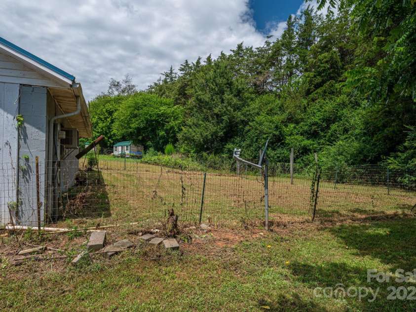 678 Clarks Creek Road, Lincolnton, NC 28092.  MLS# CAR4282349, YatesRealty ID 31242. 678 Clarks Creek Rd Fenced Backyard #3