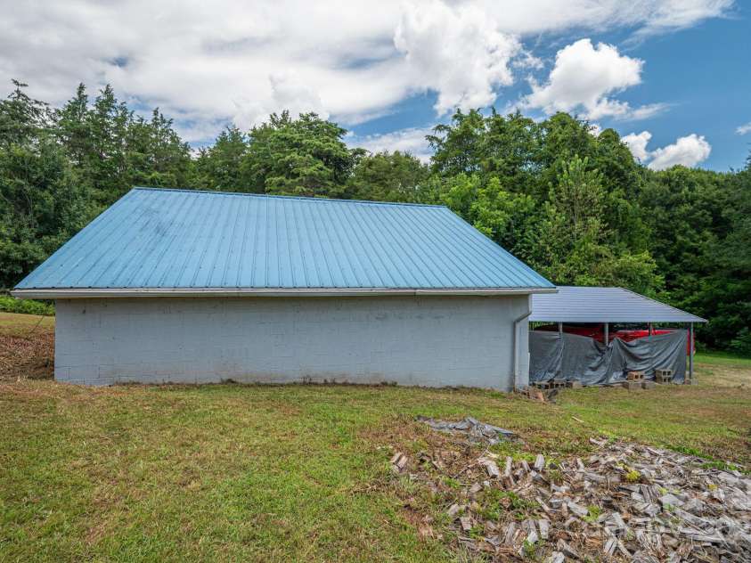678 Clarks Creek Road, Lincolnton, NC 28092.  MLS# CAR4282349, YatesRealty ID 31242. 678 Clarks Creek Rd Side of Home #2