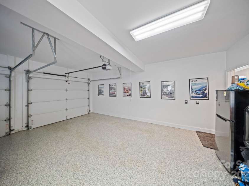 51 Players Ridge Road, Hickory, NC 28601.  MLS# CAR4281304, YatesRealty ID 31243. 2 car garage main