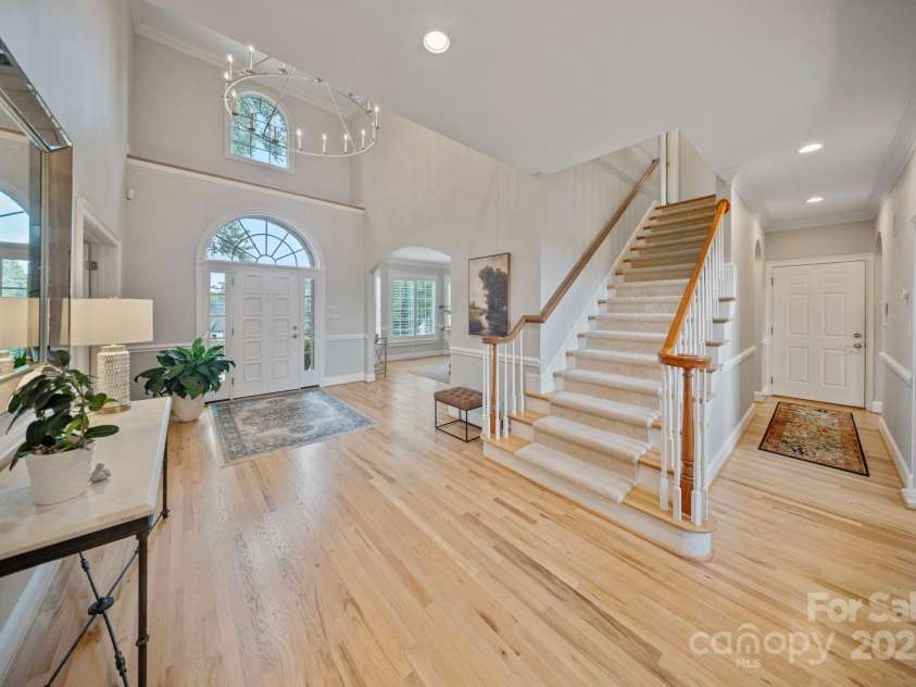 51 Players Ridge Road, Hickory, NC 28601.  MLS# CAR4281304, YatesRealty ID 31243. 