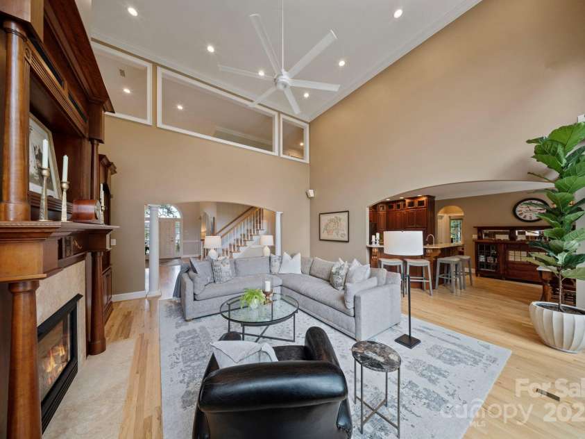 51 Players Ridge Road, Hickory, NC 28601.  MLS# CAR4281304, YatesRealty ID 31243. 