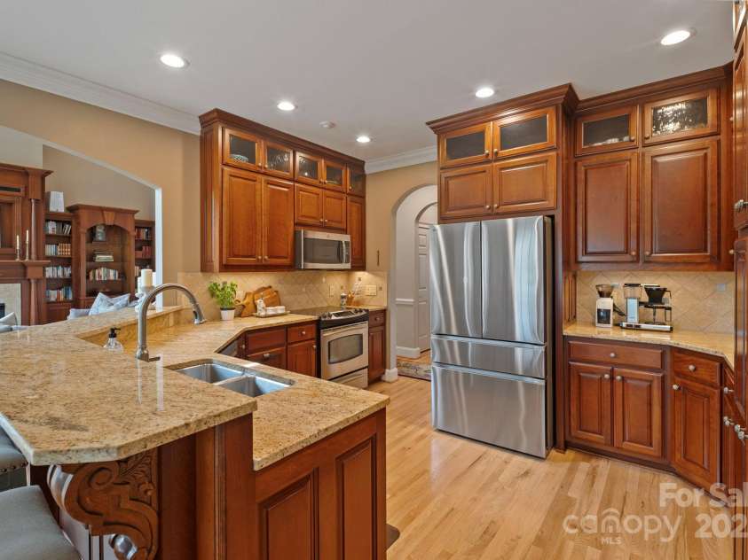 51 Players Ridge Road, Hickory, NC 28601.  MLS# CAR4281304, YatesRealty ID 31243. 