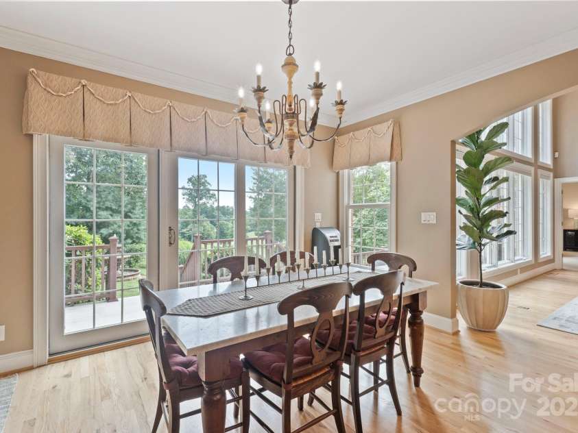 51 Players Ridge Road, Hickory, NC 28601.  MLS# CAR4281304, YatesRealty ID 31243. 