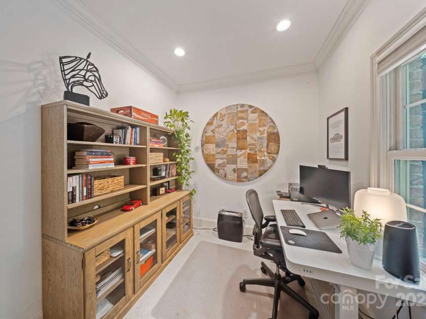 51 Players Ridge Road, Hickory, NC 28601.  MLS# CAR4281304, YatesRealty ID 31243. 