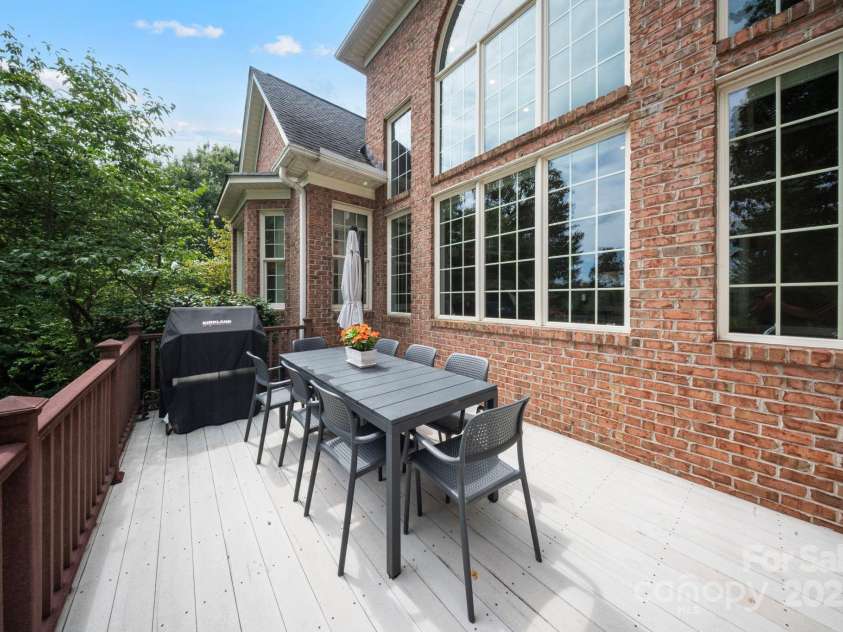 51 Players Ridge Road, Hickory, NC 28601.  MLS# CAR4281304, YatesRealty ID 31243. 