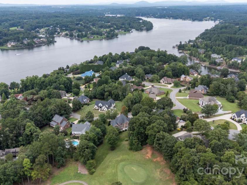 51 Players Ridge Road, Hickory, NC 28601.  MLS# CAR4281304, YatesRealty ID 31243. 