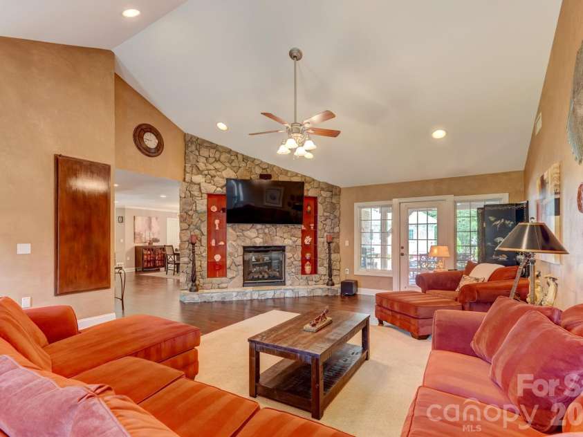 8106 Breezy Hill Drive, Browns Summit, NC 27214.  MLS# CAR4395064, YatesRealty ID 31244. 