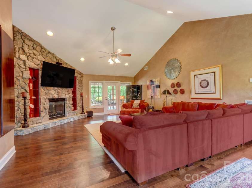 8106 Breezy Hill Drive, Browns Summit, NC 27214.  MLS# CAR4395064, YatesRealty ID 31244. 