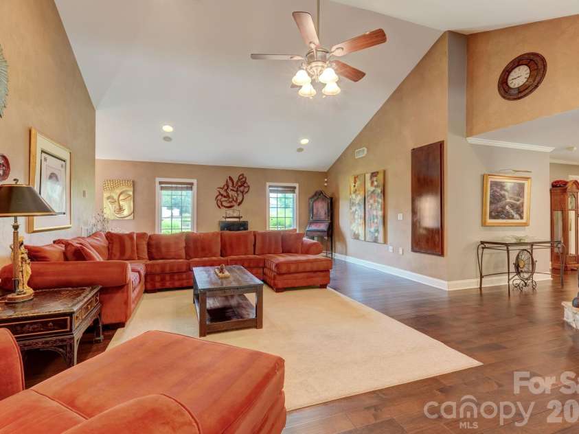8106 Breezy Hill Drive, Browns Summit, NC 27214.  MLS# CAR4395064, YatesRealty ID 31244. 