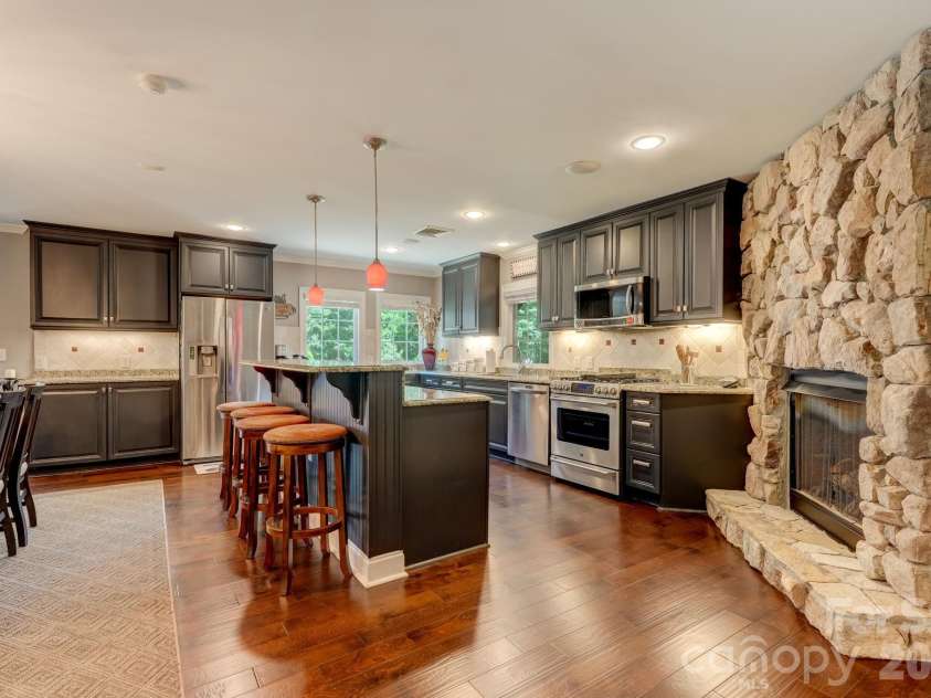 8106 Breezy Hill Drive, Browns Summit, NC 27214.  MLS# CAR4395064, YatesRealty ID 31244. 