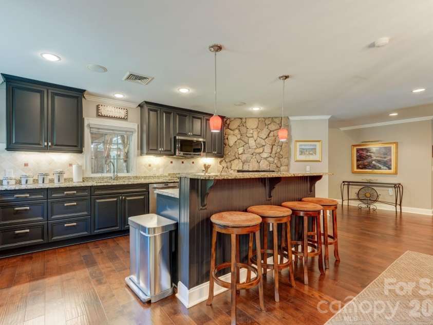 8106 Breezy Hill Drive, Browns Summit, NC 27214.  MLS# CAR4395064, YatesRealty ID 31244. 