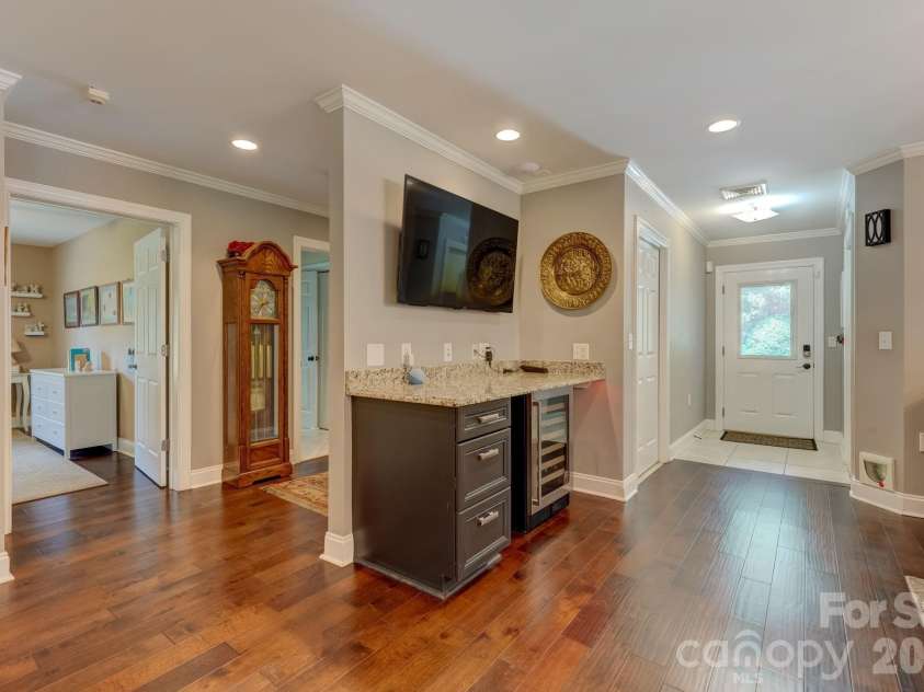 8106 Breezy Hill Drive, Browns Summit, NC 27214.  MLS# CAR4395064, YatesRealty ID 31244. 