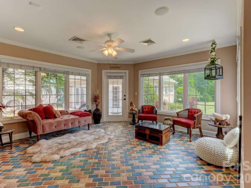 8106 Breezy Hill Drive, Browns Summit, NC 27214.  MLS# CAR4395064, YatesRealty ID 31244. 