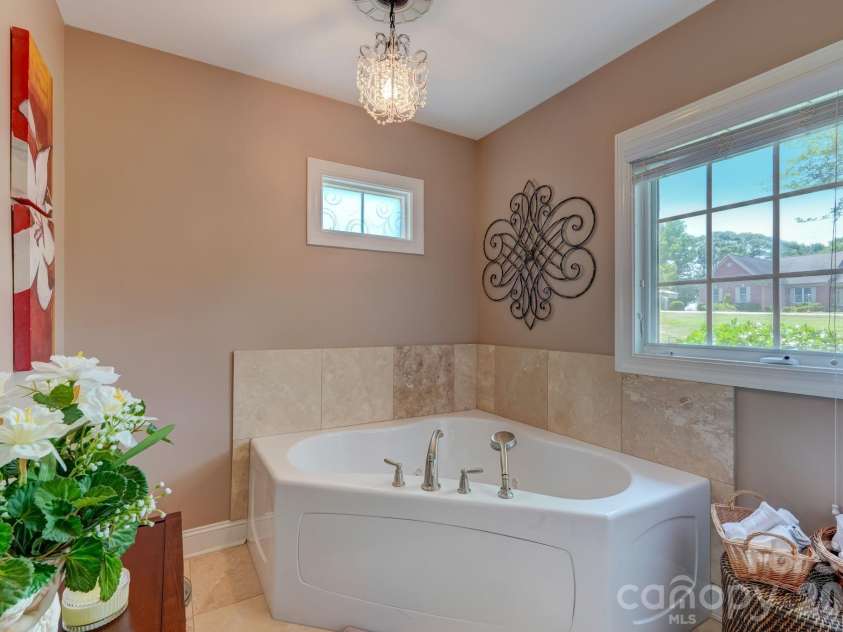 8106 Breezy Hill Drive, Browns Summit, NC 27214.  MLS# CAR4395064, YatesRealty ID 31244. 