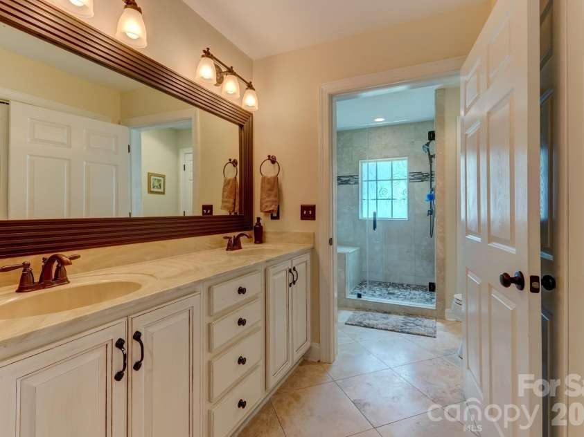 8106 Breezy Hill Drive, Browns Summit, NC 27214.  MLS# CAR4395064, YatesRealty ID 31244. 